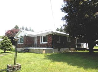 253 Blue Shutters Rd, Roaring Brook Township, PA 18444