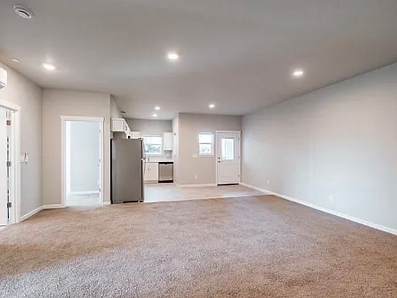 3rd image of 4125 Market St NE #204