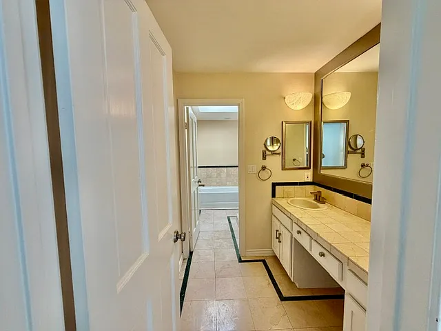 1242 Berkeley St #14 — Photo 16