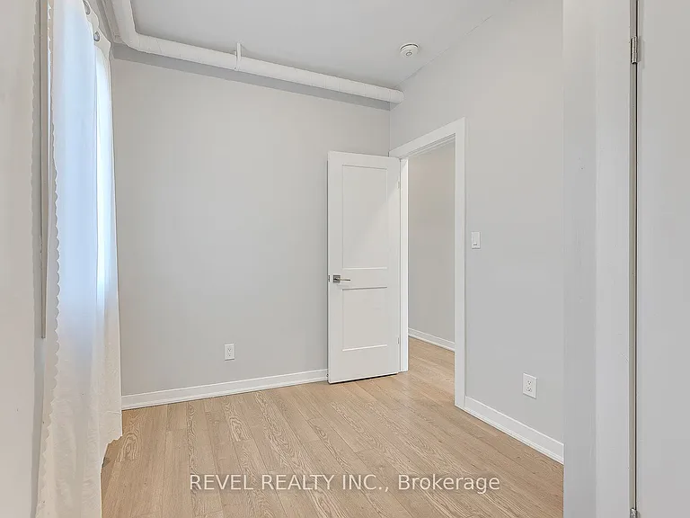657 Barton St E #302 — Photo 29