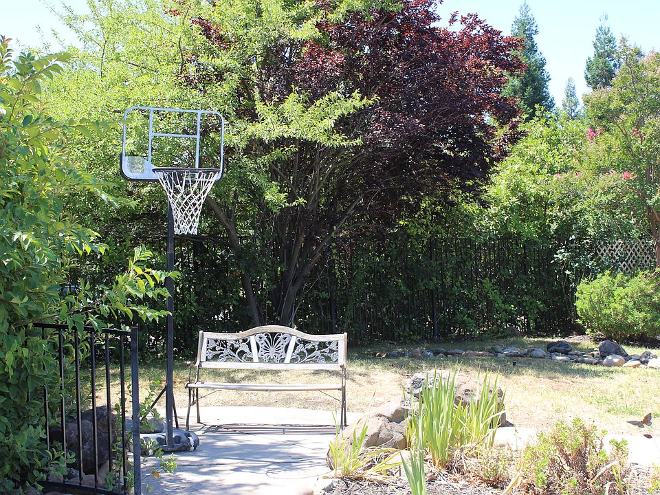 2nd image of 122 Freese Ct