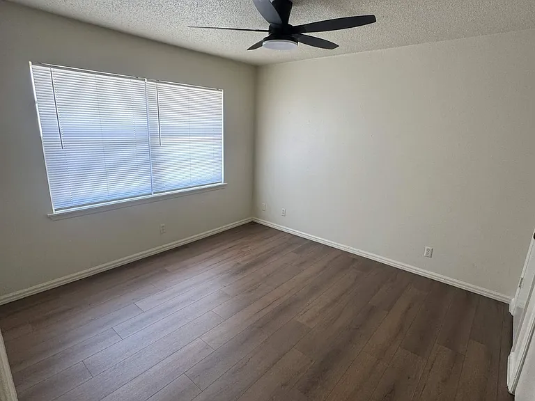 Chapparal Apartments — Photo 43