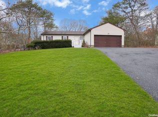 185 Wakeman Rd, Hampton Bays, NY 11946
