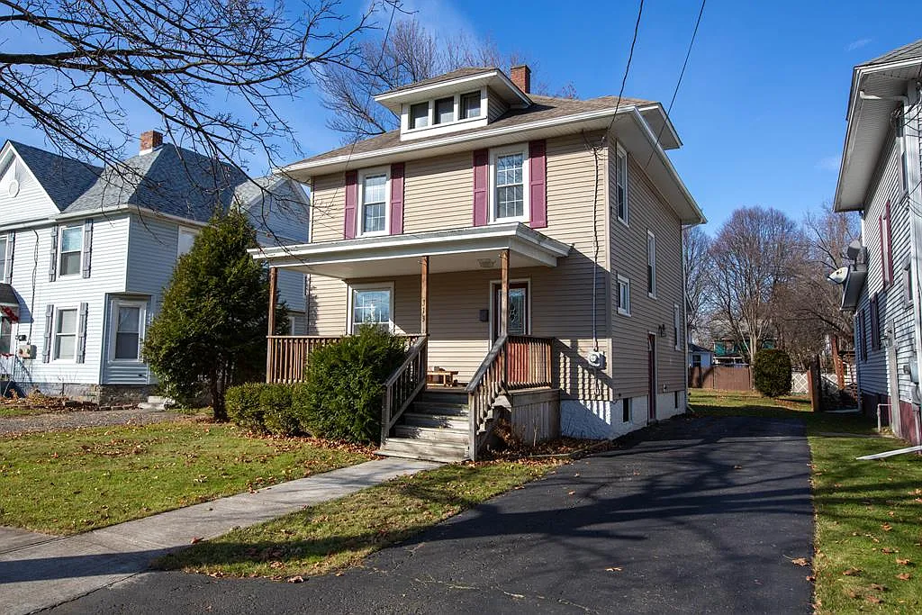 313 E Miller St photo 1