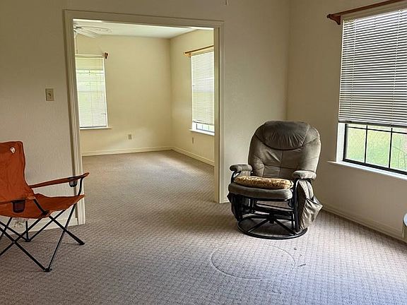 5th image of 210 W Wilson Ave