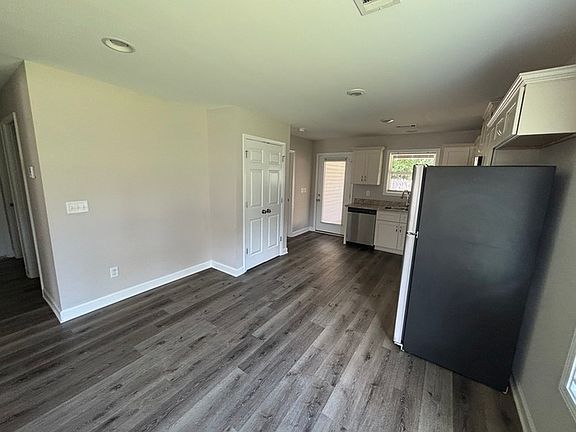 5th image of 188 Bradford Cir
