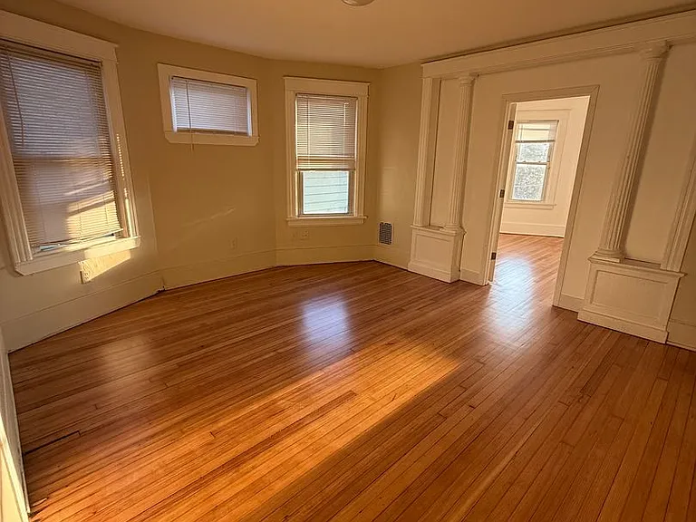 137 Washington St — Photo 4