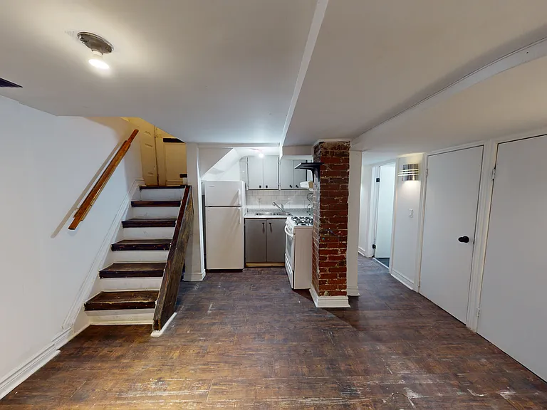 1054 Dovercourt Rd #BASEMENT — Photo 7
