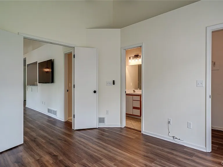 2404 Pipers Ct — Photo 15