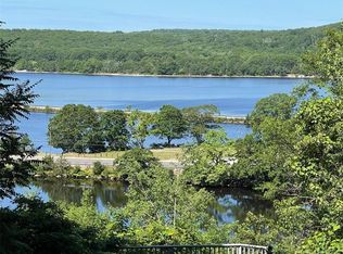 71 Inchcliffe Dr, Gales Ferry, CT 06335