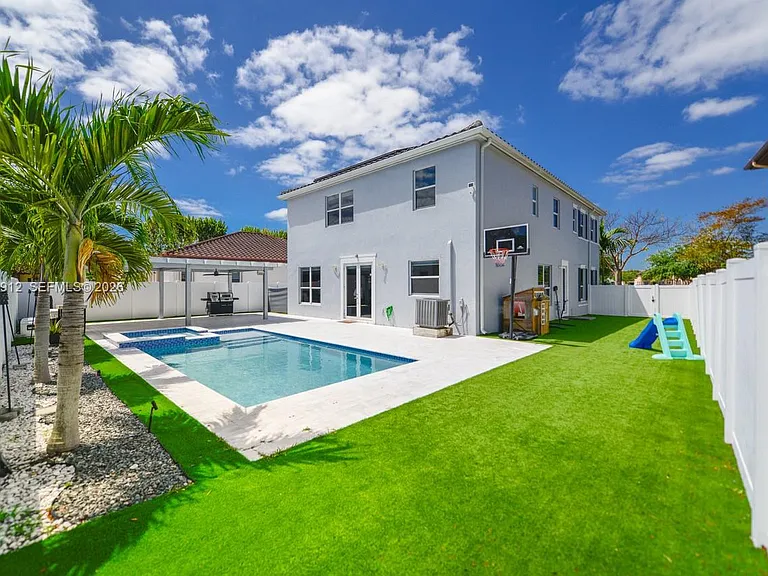 9101 SW 169th Pl — Photo 38