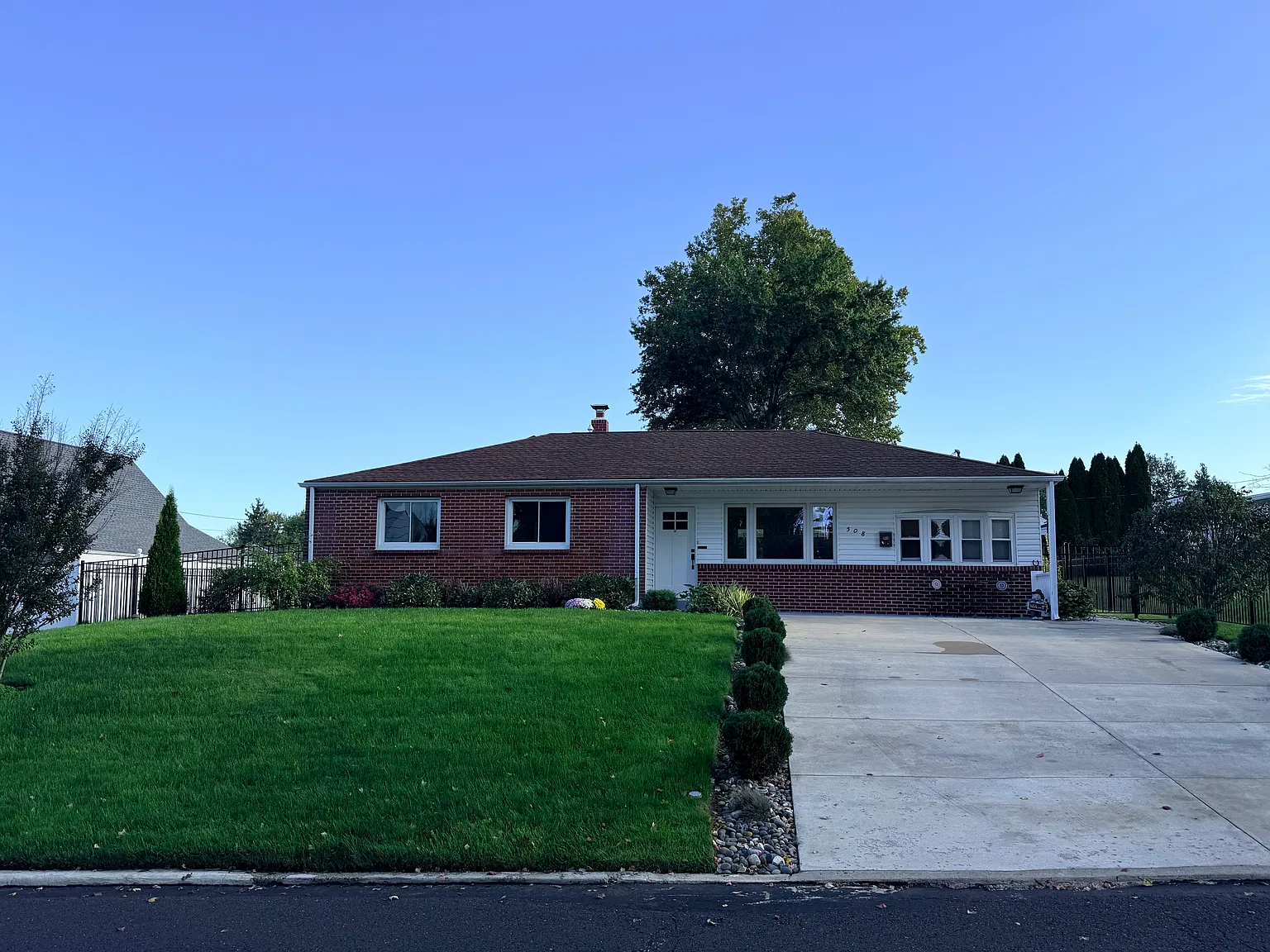 3 bed, 1346 sqft, $2,500 — Photo 2