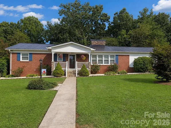 105 Merrywood Dr, Lenoir, NC 28645