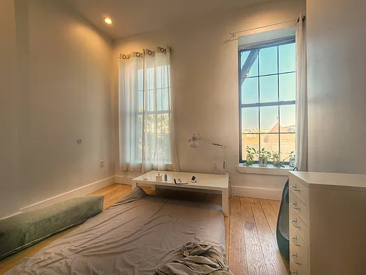 Rented by RELEASE NY | media 3