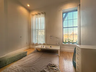 Rented by RELEASE NY