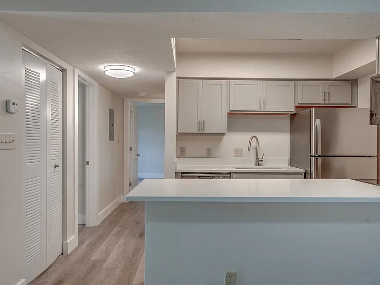 Golfview Apartments — Photo 8