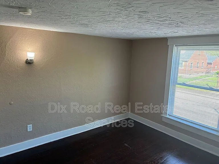 2240 Lakeview Ave — Photo 12