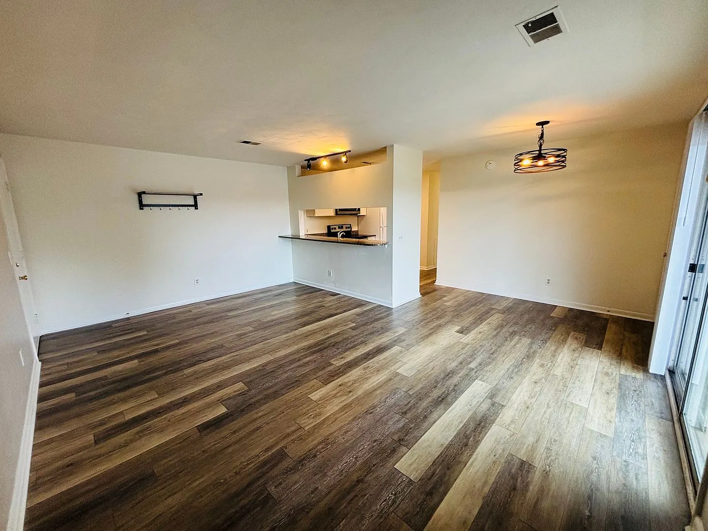 4 Bedroom, 2 Bath Condo — Photo 4