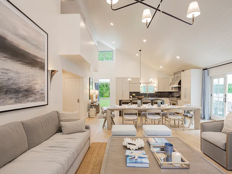 331 Meadows W — Photo 19