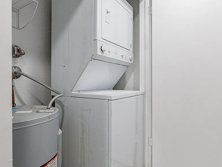 2035 S Elm St #109 — Photo 28