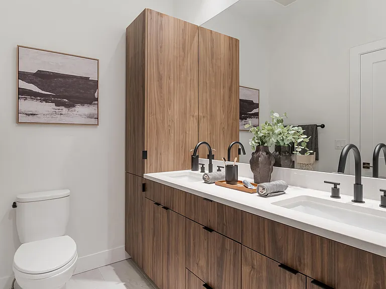 North + Damen — Photo 11