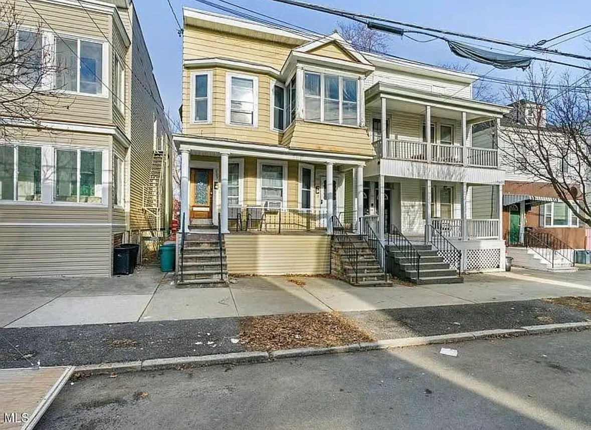 3 bed, 1275 sqft, $450 — Photo 2
