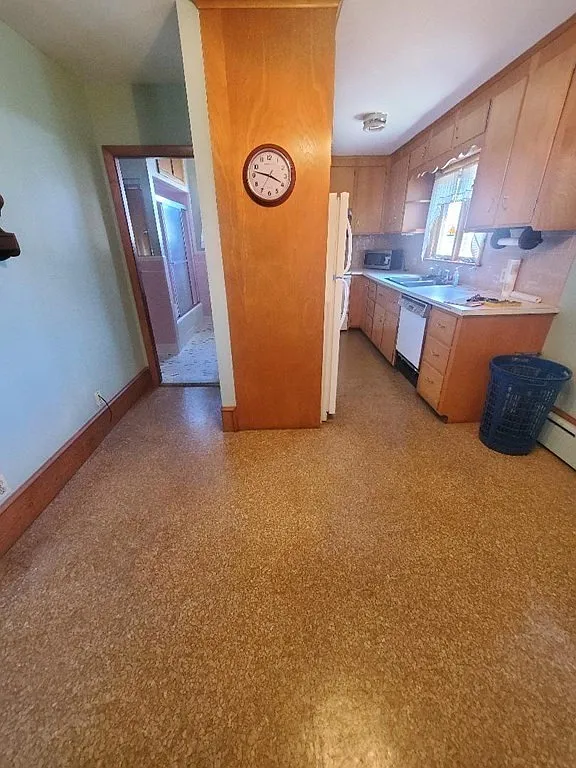 3 bed, 1300 sqft, $2,100 — Photo 4