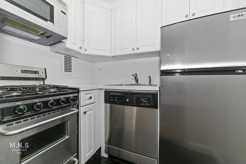 65 West 55th Street — Photo 1