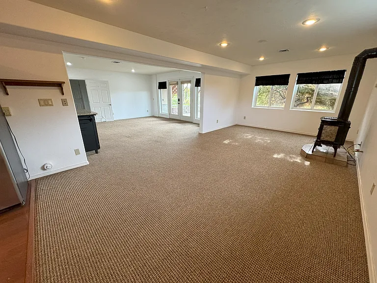 402 Sunridge Ave — Photo 4