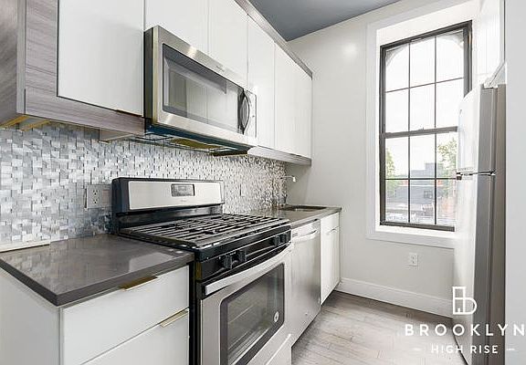 2nd image of 989 Bedford Ave #2R