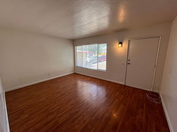 2nd image of 405-425 W Westfield Ave #407