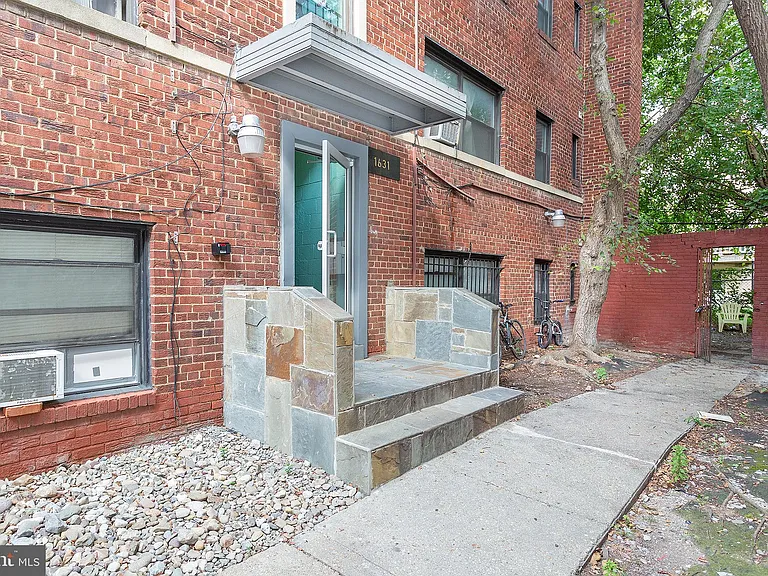 1631 6th St NW #12 — Photo 6