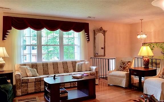 4th image of 1586 Glenheath Dr