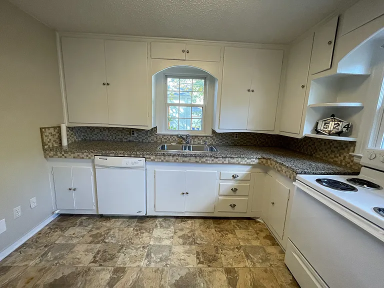 1524 W 10th Ave — Photo 3