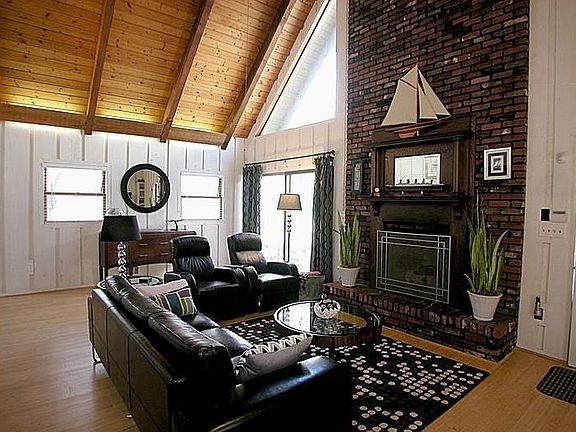 2nd image of 6237 White Oak Dr