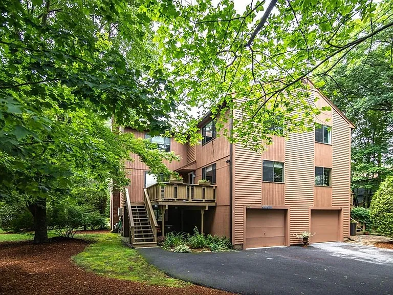 40 Treetop Park #D — Photo 1