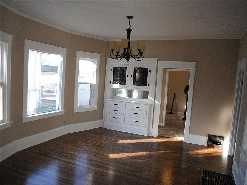 2nd image of 1424 W York Ave