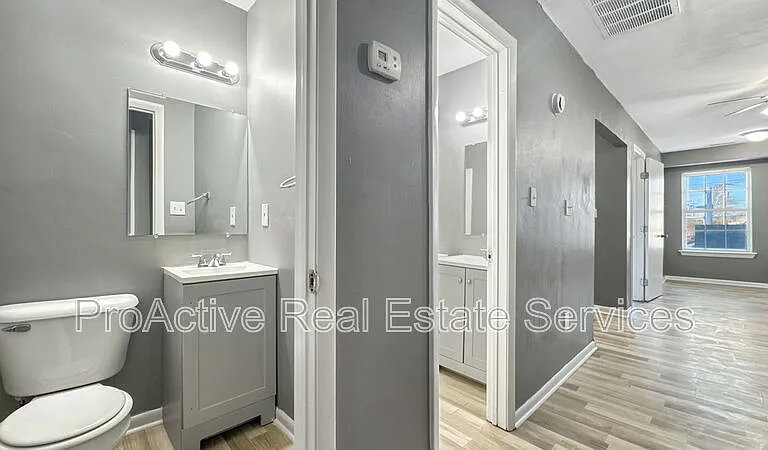 1100 Wilson Rd #7 — Photo 5
