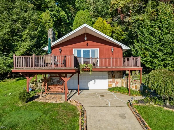 29 W Mohawk Dr, Malvern, OH 44644