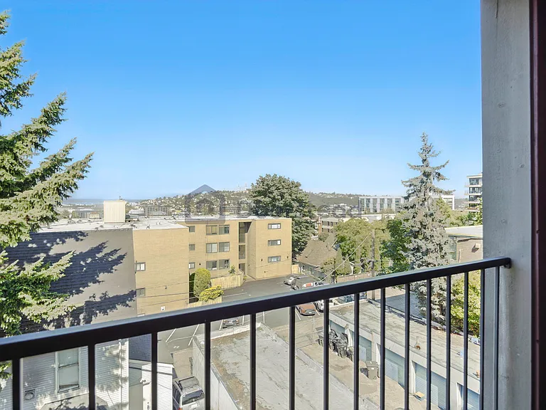601 Summit Ave E #401 — Photo 21