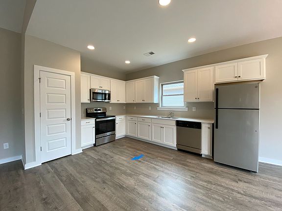 3rd image of 65 Red Oak Ct