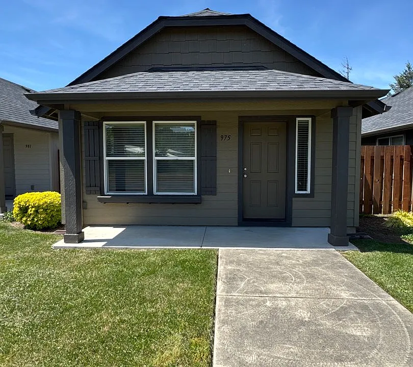 975 N Pacific Hwy #99