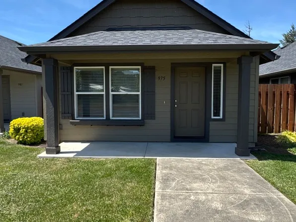 975 N Pacific Hwy #99, Cottage Grove, OR 97424