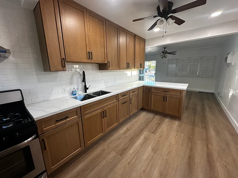 2613 W Olive Ave — Photo 5