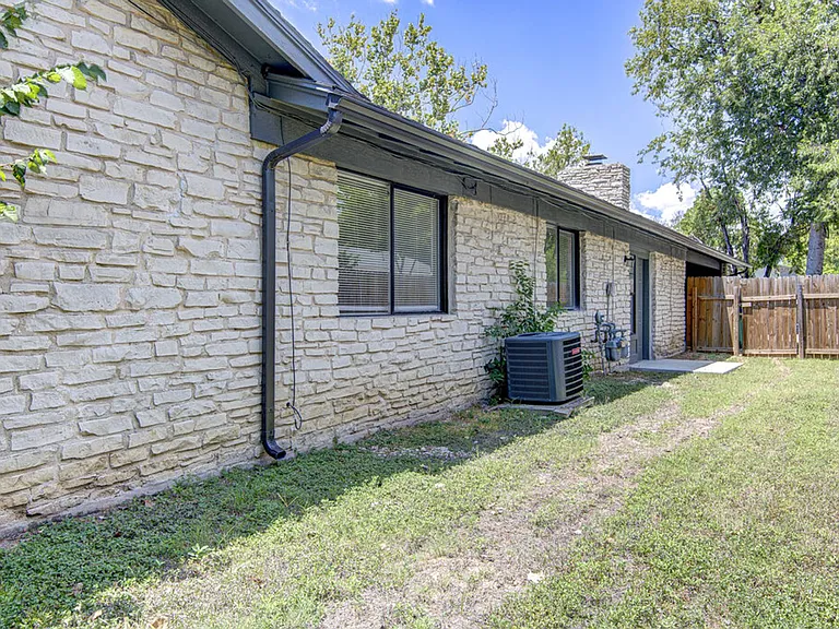 5703 Gloucester Ln — Photo 20