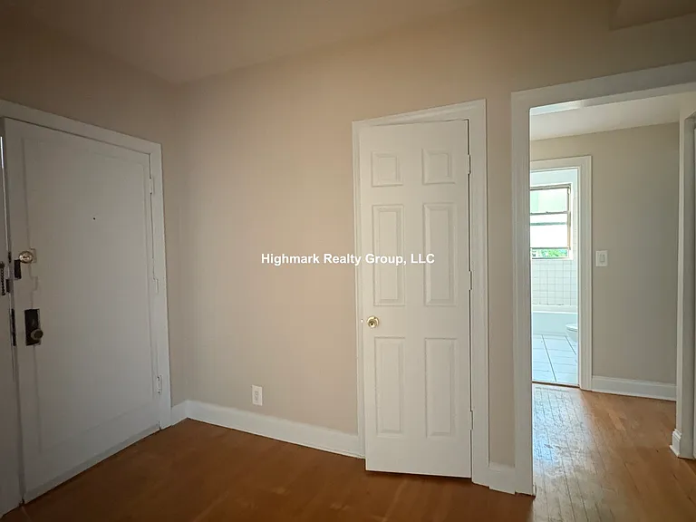 927 Forest Ave #4N — Photo 8