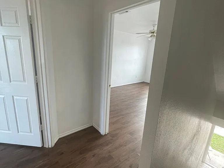 3404 Barcelona Dr — Photo 10