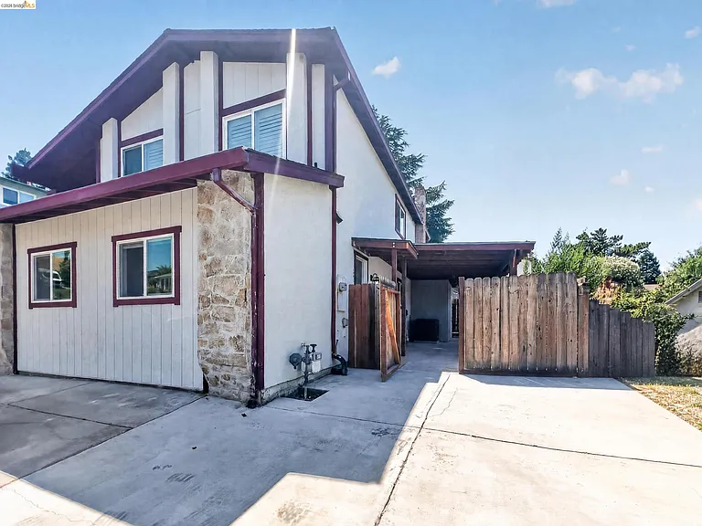 2322 Peachtree Cir #ADU — Photo 2