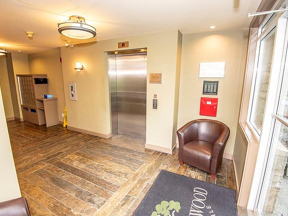 3rd image of 1115 Craigflower Rd #302D