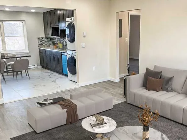 8 Sutton Pl, Groton, CT 06340